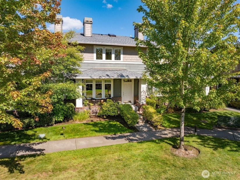 1804 10th Avenue NE 1320, Issaquah WA 98029