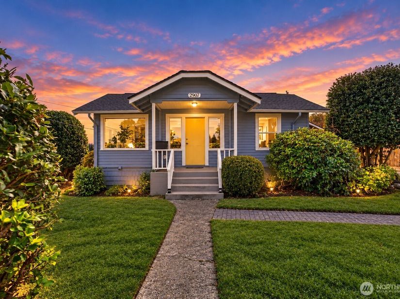 2907 SW Cloverdale Street, Seattle WA 98126