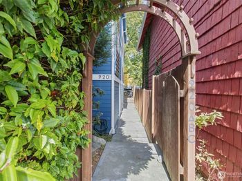 920 SW Holden Street