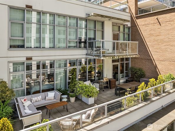 583 Battery Street 702N, Seattle WA 98121