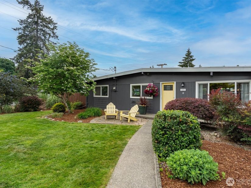 24855 16TH Avenue S, Des Moines WA 98198