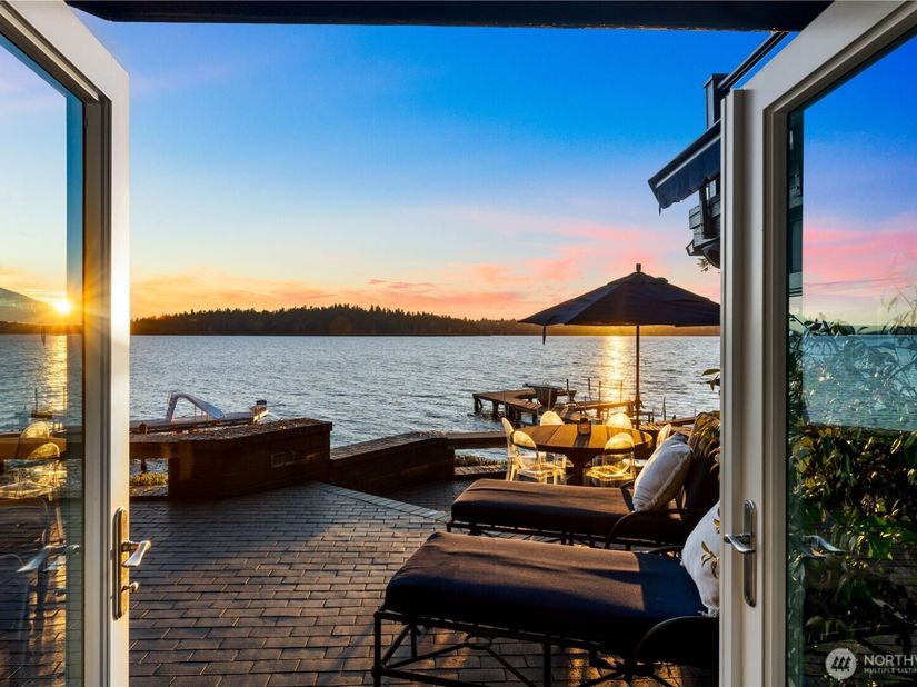 18 Holly Lane, Mercer Island WA 98040