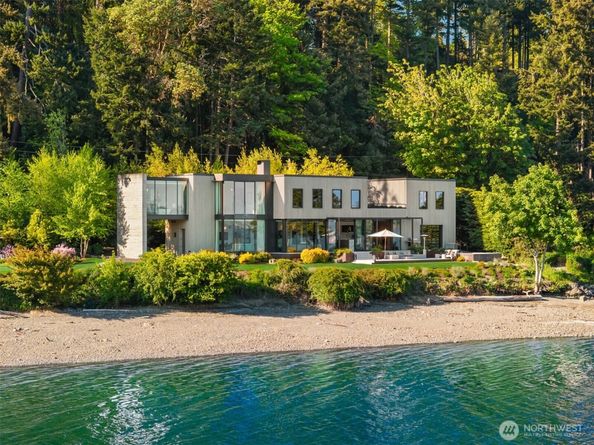 10555 NE Seaborn Road, Bainbridge Island WA 98110