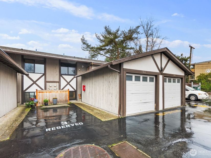 323 SW 112th Street 102, Seattle WA 98146