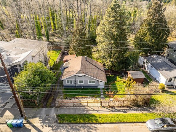 4549 26th Avenue SW, Seattle WA 98106