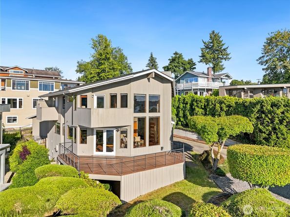 3310 Lake Washington Boulevard N, Renton WA 98056