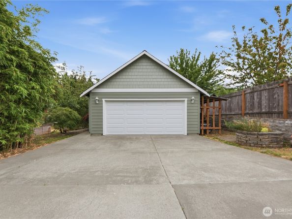 2484 Soundview Drive NE, Bainbridge Island WA 98110