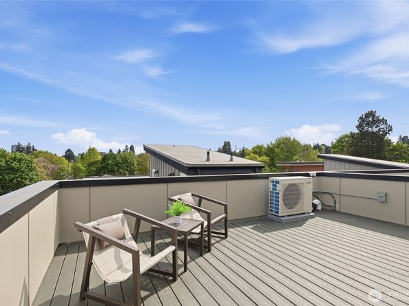6221 9th Avenue NE, Seattle WA 98115