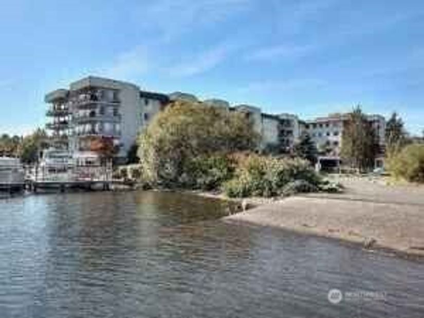 9030 Seward Park Avenue S 202, Seattle WA 98118