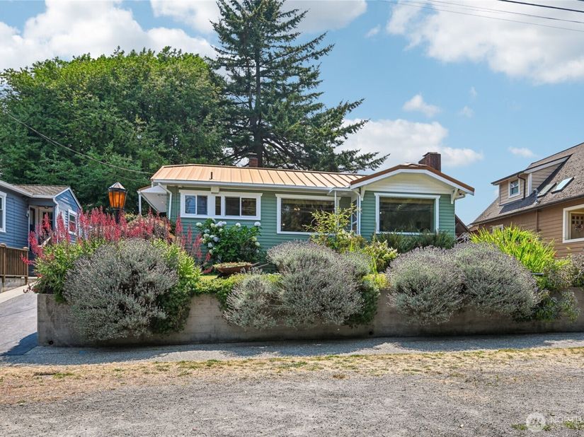 5017 SW Grayson Street, Seattle WA 98116