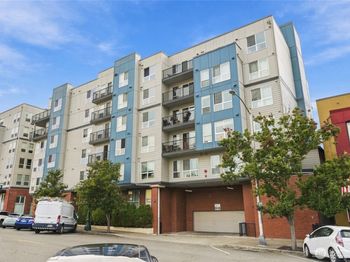 2818 Grand Ave