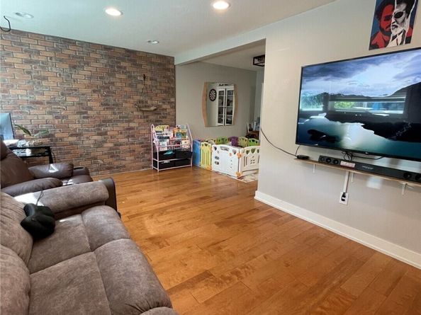 Undisclosed Address #2562674, Redmond WA 98052