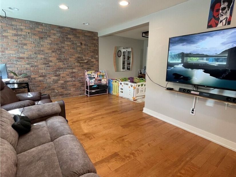 Undisclosed Address #2562674, Redmond WA 98052