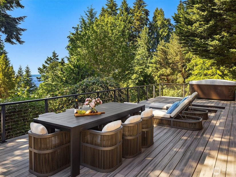 899 NW Elford Drive, Seattle WA 98177