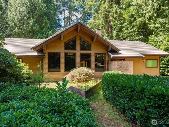 18461 Ballinger Way NE, Lake Forest Park WA 98155