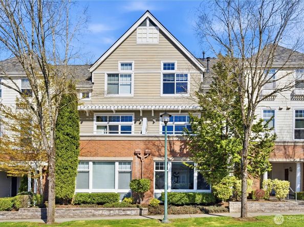 1439 Huckleberry Cir, Issaquah WA 98029