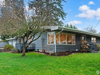 4902 NE 7th Place