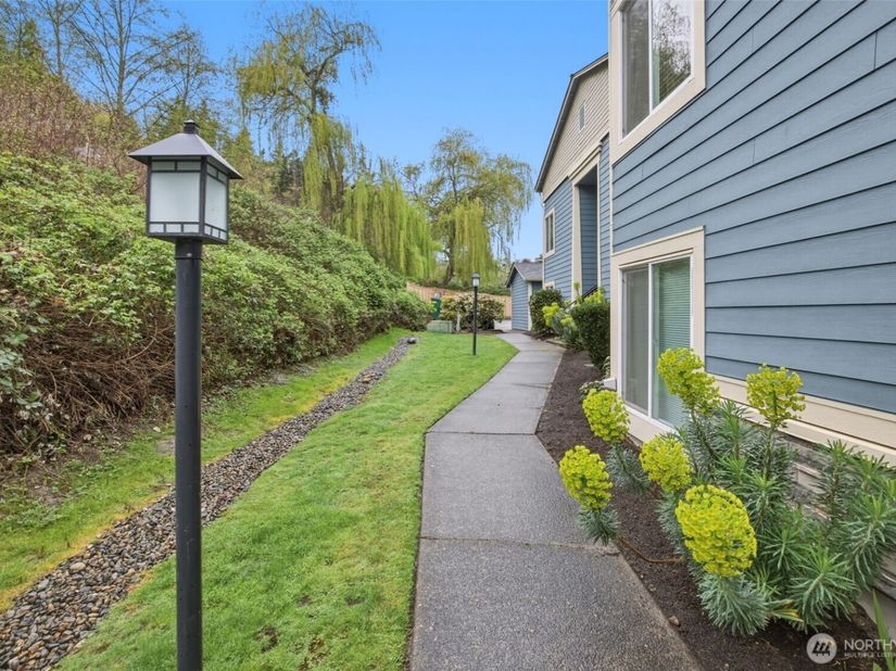 11901 93rd Avenue NE B108, Kirkland WA 98034