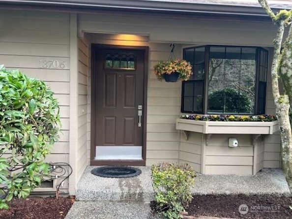 13706 NE 85th Street, Redmond WA 98052