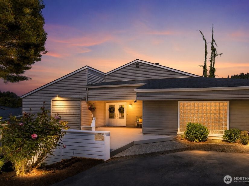 16306 Valhalla Drive, Bothell WA 98011