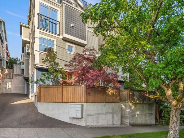 3670 Dayton Avenue N B, Seattle WA 98103