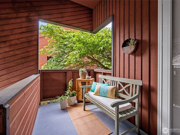 1208 S 216th Street C201, Seattle WA 98198