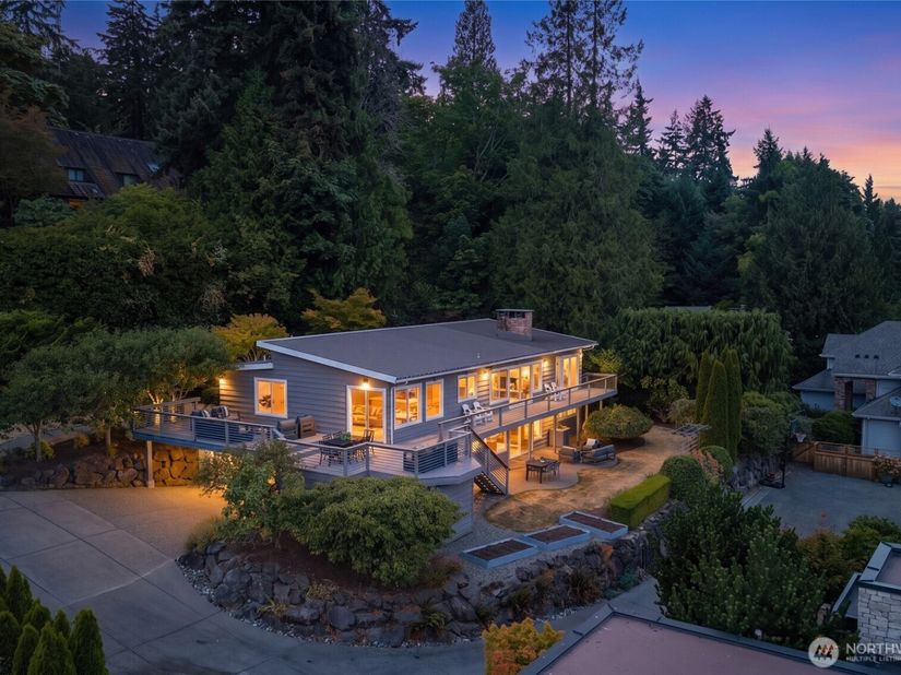 6924 96th Avenue SE, Mercer Island WA 98040