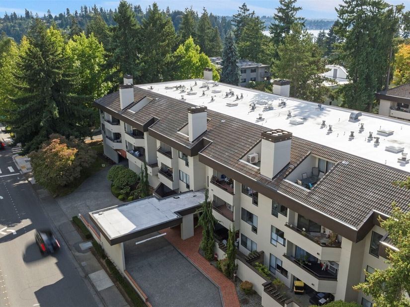 401 100th Avenue NE 213, Bellevue WA 98004