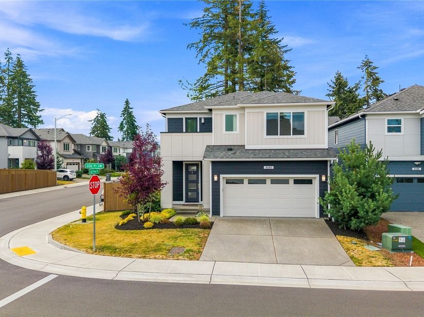6302 206th Place SW, Lynnwood WA 98036