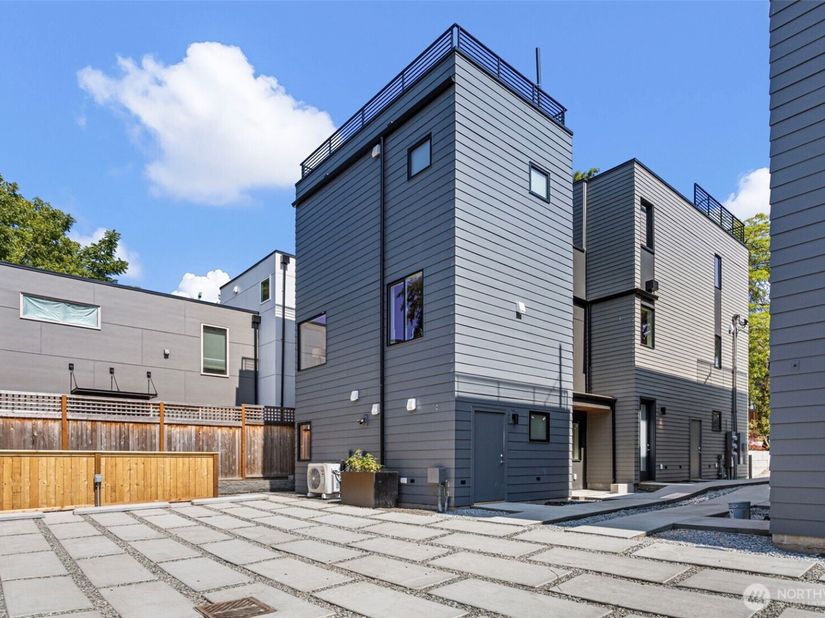 8039 Wallingford Avenue N B, Seattle WA 98103