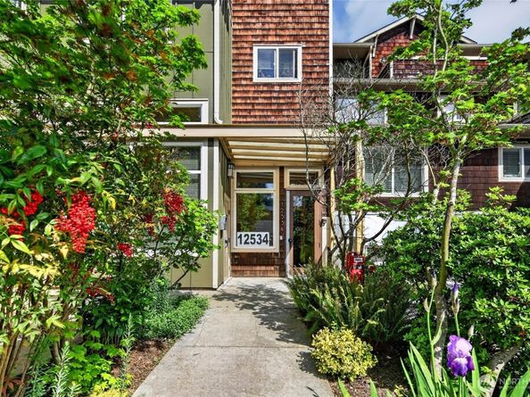 12534 15th Avenue NE 22, Seattle WA 98125