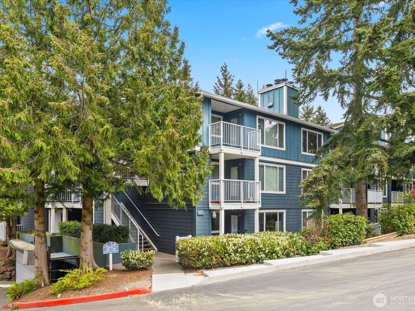 300 N 130th Street 2302, Seattle WA 98133