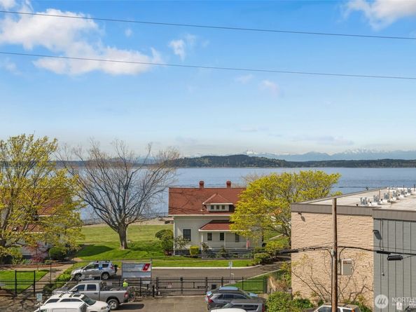 3142 Alki Avenue SW 303, Seattle WA 98116