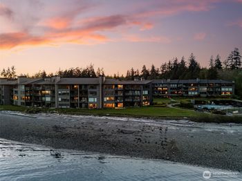 428 Harborview Drive SE