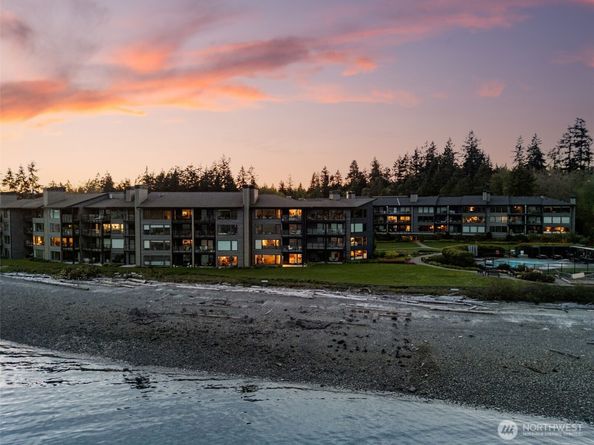 428 Harborview Drive SE, Bainbridge Island WA 98110