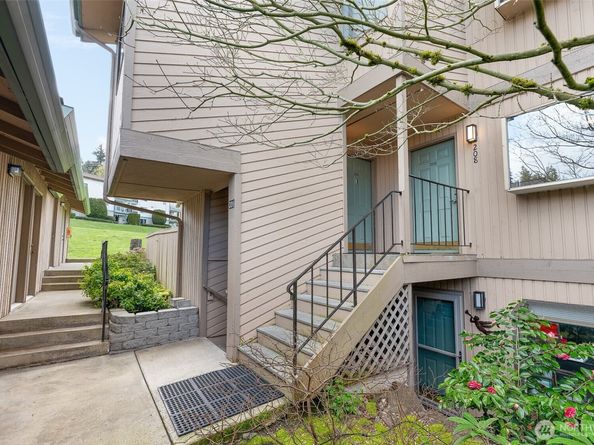 23003 Lakeview Drive 208, Mountlake Terrace WA 98043