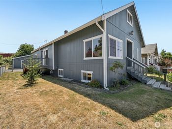 806 4th Street SE