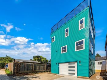 332 NE Elk Place
