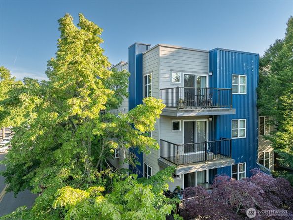 12345 Roosevelt Way NE 310, Seattle WA 98125