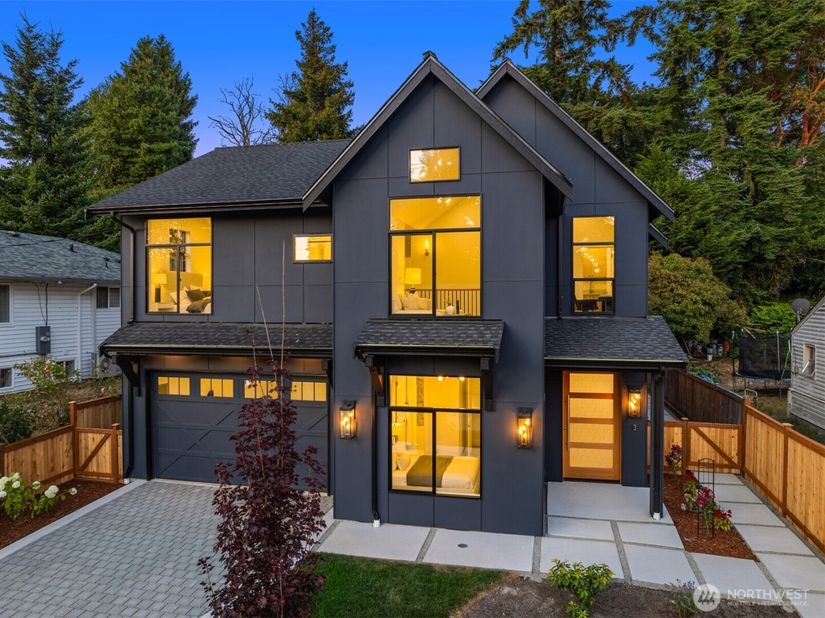3832 32nd Avenue W, Seattle WA 98199