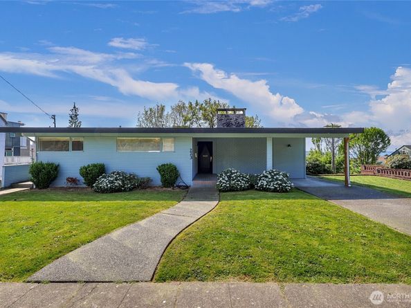 223 W Kinnear Place, Seattle WA 98119