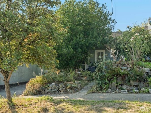 341 NE 51st Street, Seattle WA 98105