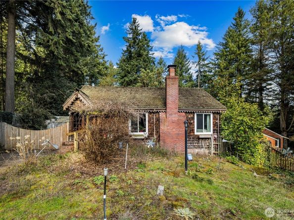 2552 NE 168th Street, Lake Forest Park WA 98155