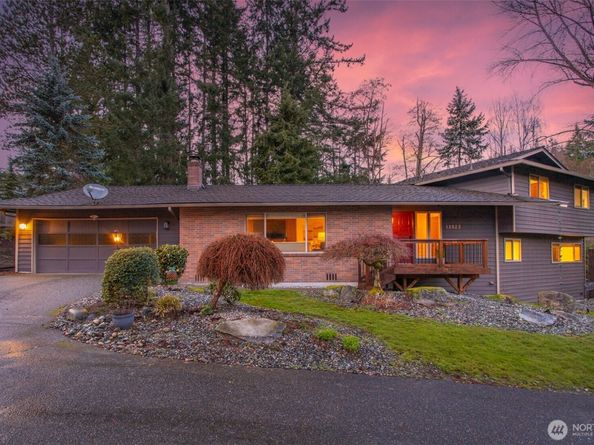 13922 Manor Way, Lynnwood WA 98087