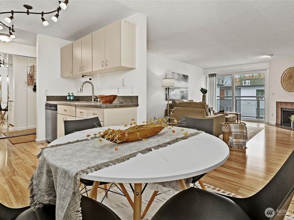 10501 8th Avenue NE 406, Seattle WA 98125