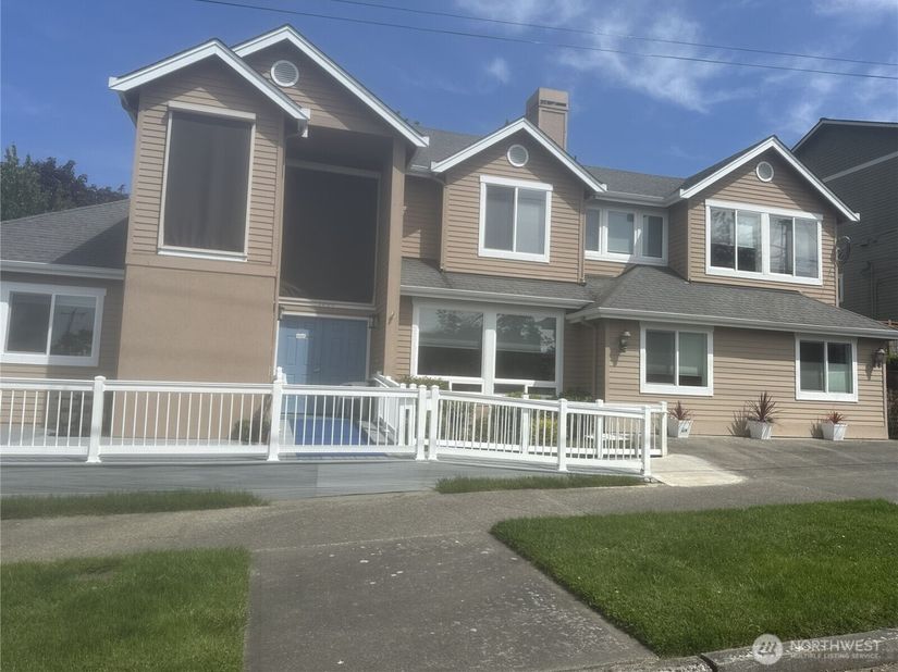 Undisclosed Address #2488822, Seattle WA 98136