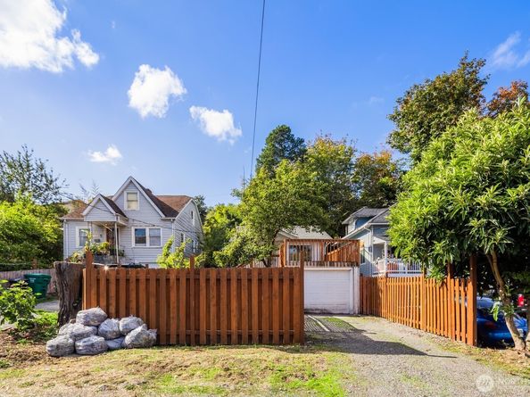 2305 24th Avenue S, Seattle WA 98144