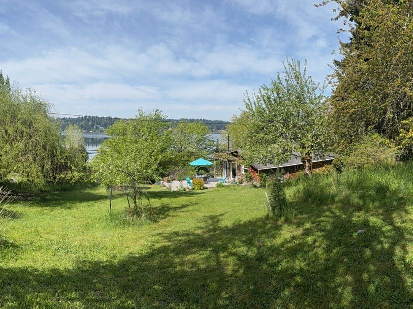 2642 E Lake Sammamish Parkway NE, Sammamish WA 98074