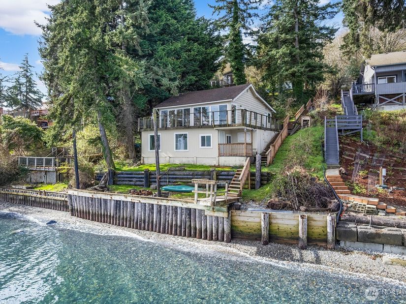 8032 SW Hawthorne Lane, Vashon WA 98070