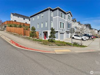 10001 Kings Landing Avenue NW
